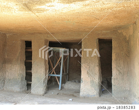 世界遺産「アジャンター石窟群」の「第15窟」（インド） 18385283