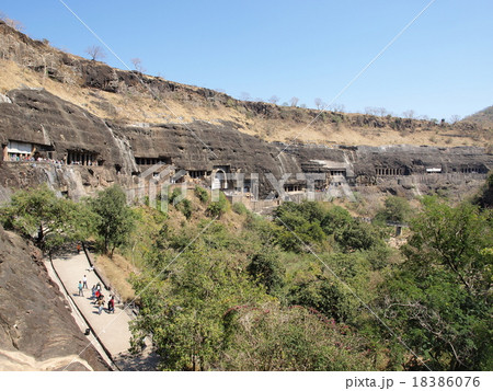 世界遺産「アジャンター石窟群」の全景(インド) 世界遺産「アジャンター石窟群」の全景(インド) 18386076