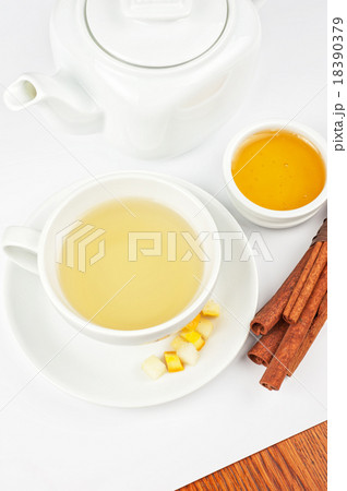berries tea closeup 18390379