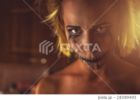 Horrible girl portrait Horrible girl portrait 18390405