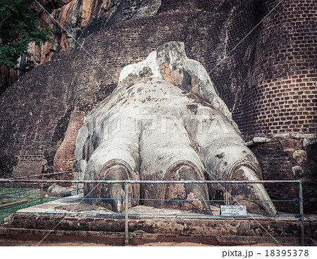 Sigiriya rock. 18395378