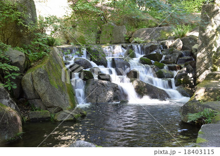 公園の滝 18403115