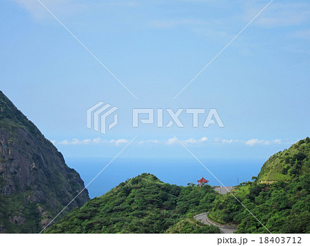 台湾 九份地区 金瓜石鉱山から東シナ海方面の眺望 台湾 九份地区 金瓜石鉱山から東シナ海方面の眺望 18403712