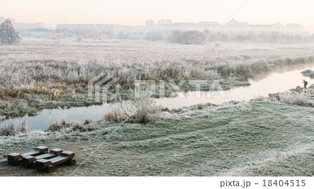 Cold morning in the city park 18404515