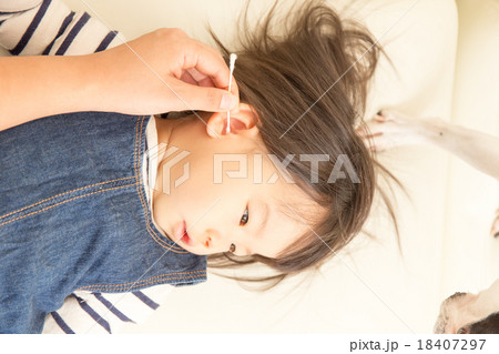 女の子 耳かき 女の子 耳かき 18407297