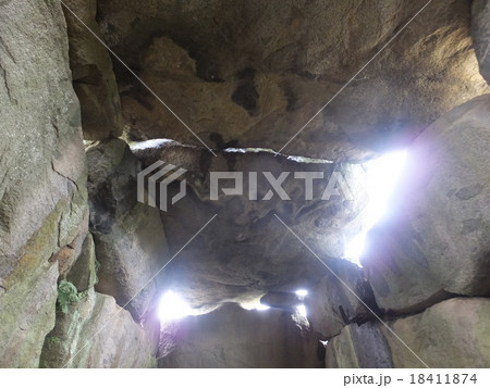 石舞台の石室内部 18411874