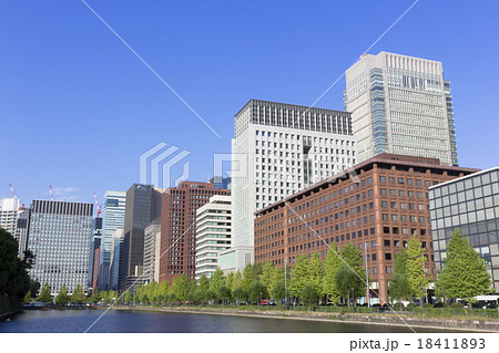 東京 丸の内の街並み（馬場先濠付近） 18411893