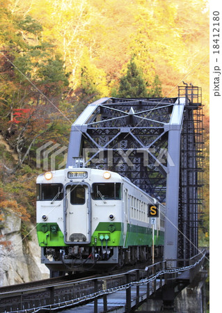 紅葉の只見線 紅葉の只見線 18412180
