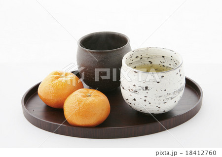 湯のみ茶碗とみかんのセット 18412760