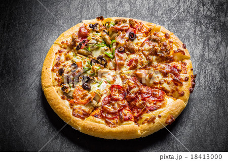 ミックスピザ Mixture pizza Italian food overlook ミックスピザ Mixture pizza Italian food overlook 18413000