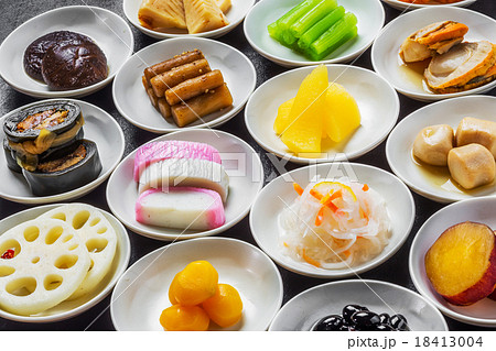 典型的なおせち料理 Japanese food New Year dishes (OSECHI) 典型的なおせち料理 Japanese food New Year dishes (OSECHI) 18413004
