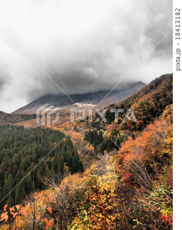 鍵掛峠から見た秋の大山南壁 鍵掛峠から見た秋の大山南壁 18413182