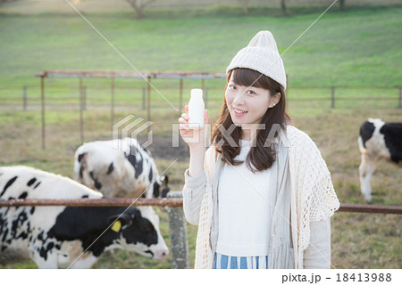 牛乳 女性 牛乳 女性 18413988