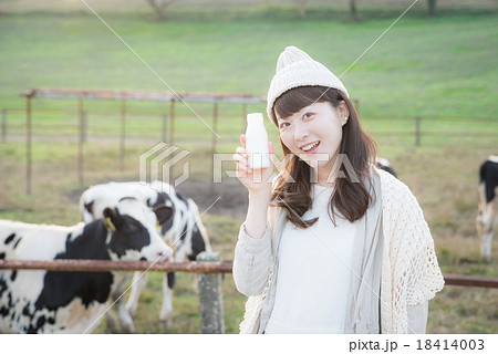 牛乳 女性 牛乳 女性 18414003