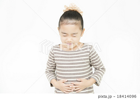 腹痛　吐き気　女の子　小学生　苦しい　苦しむ　痛い 18414096