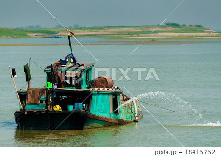 Green boat on Irrawaddy river 18415752