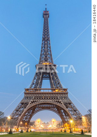 Eiffel Tower Sunrise 18416440
