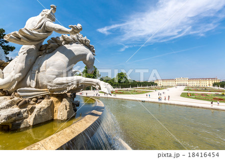Schonbrunn Palace Garden 18416454