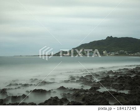 沖縄の安座真、雲海のような海。 沖縄の安座真、雲海のような海。 18417245
