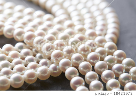 重なるパール 18421975