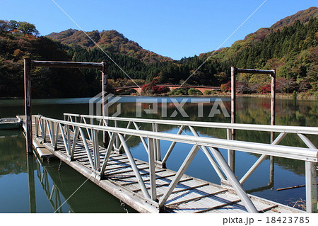 秋の碓氷湖 18423785