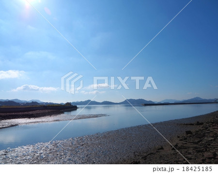 松永湾・柳津(ヤナイヅ)の干潟と青い空 松永湾・柳津(ヤナイヅ)の干潟と青い空 18425185
