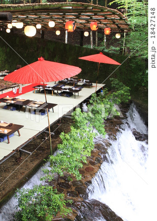 京都貴船の川床 18427148