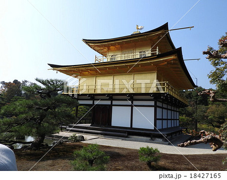 京都を代表する観光スポット金閣寺。室町時代、足利義満の邸宅として作られたが、義満の死後禅寺となった。 18427165
