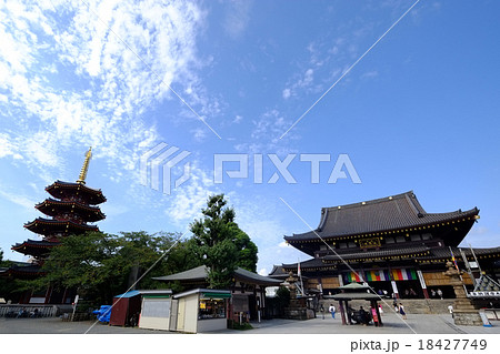 川崎大師大本堂と八角五重塔 川崎大師大本堂と八角五重塔 18427749