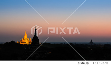 Bagan at dawn, Myanmar 18429626