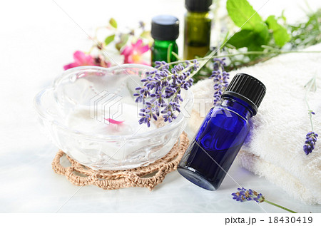 精油とクリーム 18430419