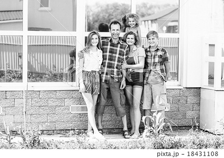 Big happy family Big happy family 18431108