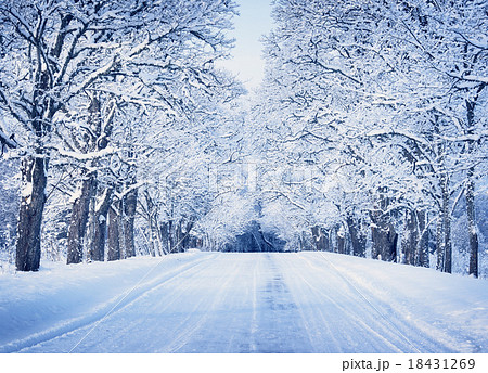 Alley in snowy morning 18431269