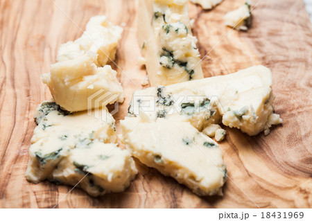 Roquefort and walnuts Roquefort and walnuts 18431969