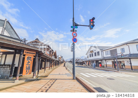 春の塩沢宿の風景 18434818