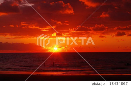 石地海岸の夕日 18434867