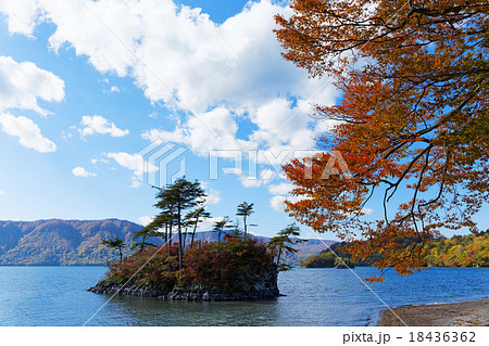 十和田湖の恵比寿大黒島と青空 18436362