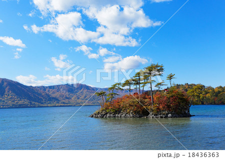 十和田湖の恵比寿大黒島と青空 18436363