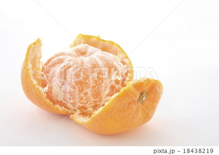 皮を剥いたみかん 18438219