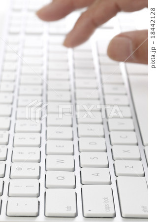 白いコンピューターキーボード 白いコンピューターキーボード 18442128