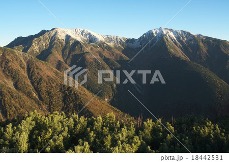 冠雪の荒川三山 18442531