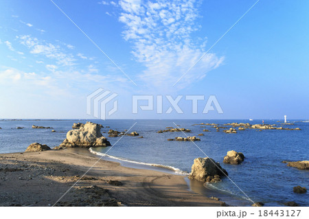 秋晴れの森戸神社 18443127