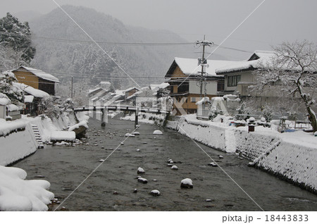 雪景色 比和川沿いの街並み 雪景色 比和川沿いの街並み 18443833