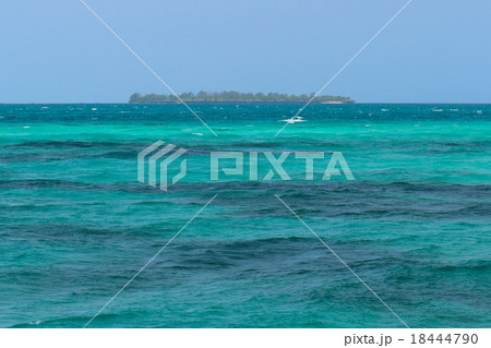 タンザニア　ザンジバル島の海 18444790