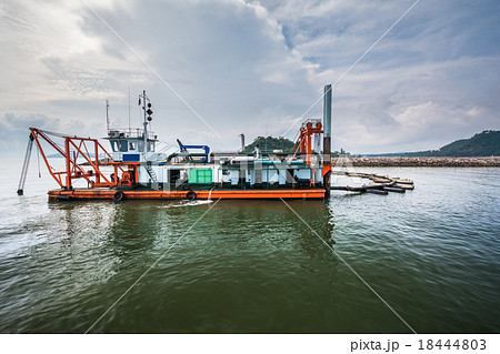 Dredging Dredging 18444803
