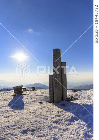 丹沢 塔ノ岳山頂の景色 丹沢 塔ノ岳山頂の景色 18445732