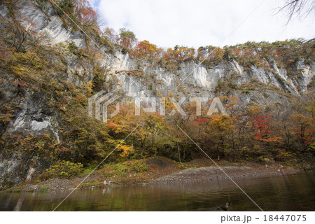 猊鼻渓 げいびきょう 舟下り 紅葉の写真素材