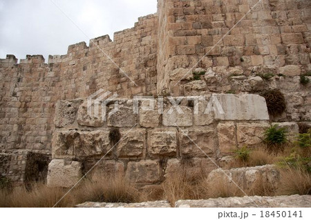 jerusalem old city walls jerusalem old city walls 18450141