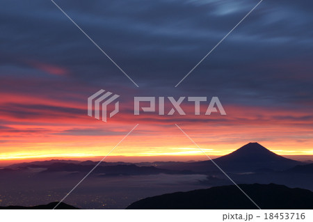北岳より、夜明け前の富士 18453716