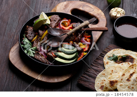 Beef fajitas 18454578
